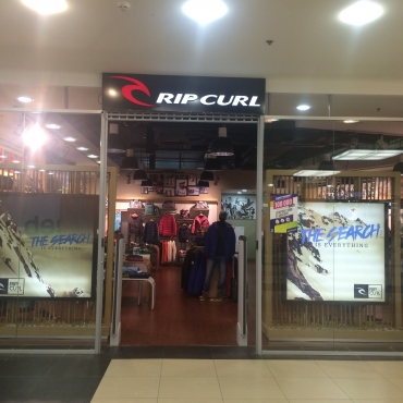 Освещение магазина спортивной одежды RIPCURL